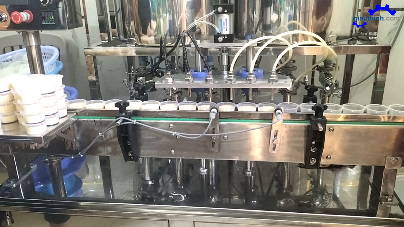 máy chiết rót bánh flan