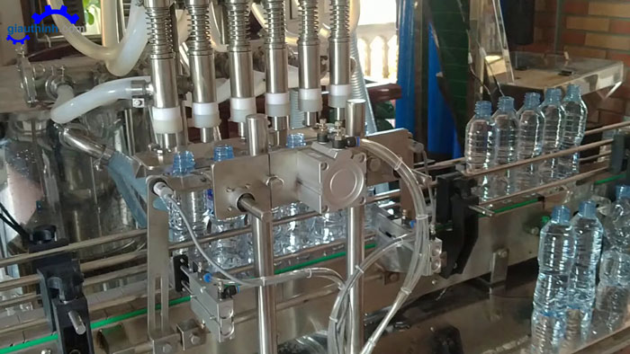 máy chiết rót nước khoáng sáu vòi