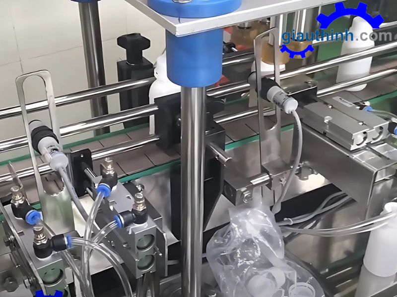 Giới thiệu về máy đóng nắp chai tự động Giàu Thịnh