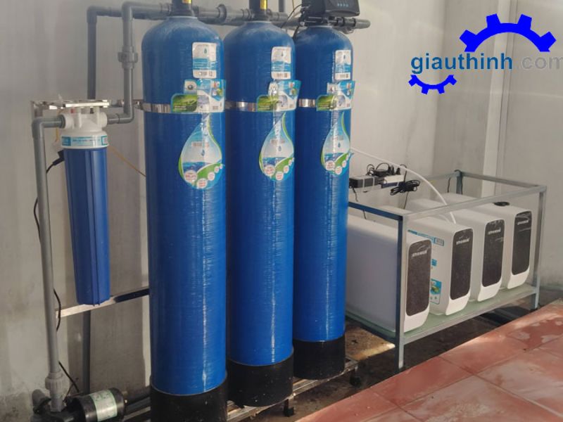Lý do vì sao nên mua máy chiết rót nước tinh khiết đóng chai tự động tại Giàu Thịnh