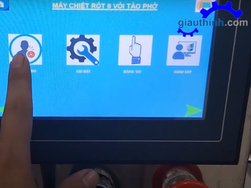 Lý do vì sao nên mua máy chiết rót tàu hũ tươi sáu vòi tại Giàu Thịnh