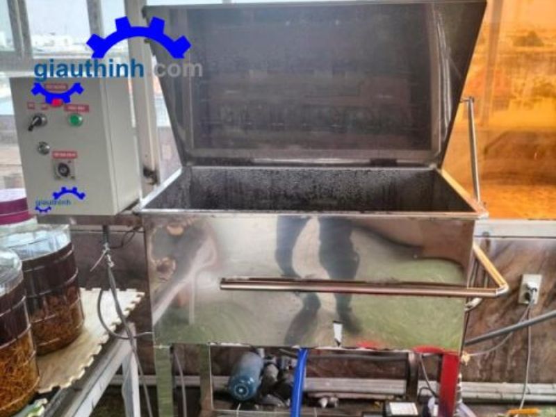 Tổng quan về đặc điểm và thông số của máy rửa chai thủy tinh bán tự động