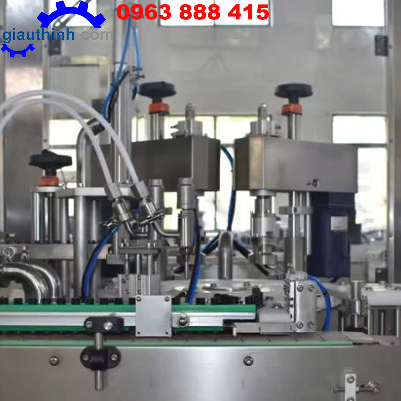 Máy chiết rót vặn nắp chai