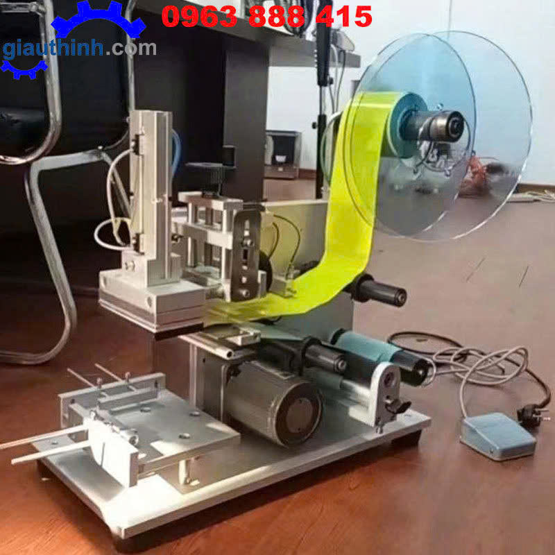 Máy dán nhãn chai vuông