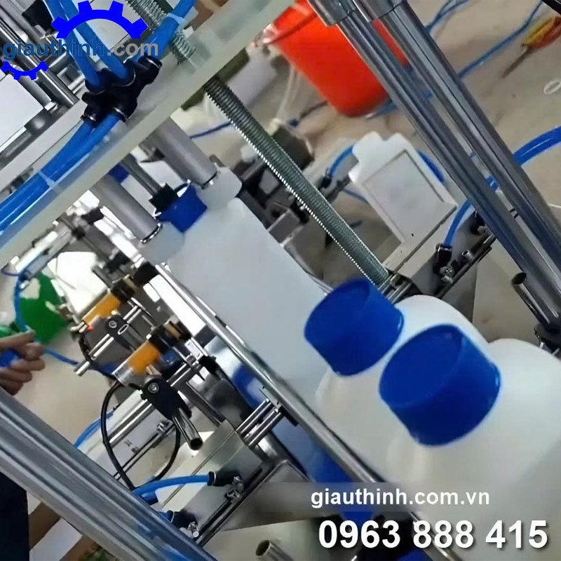 Dây chuyền chiết rót vặn nắp chai