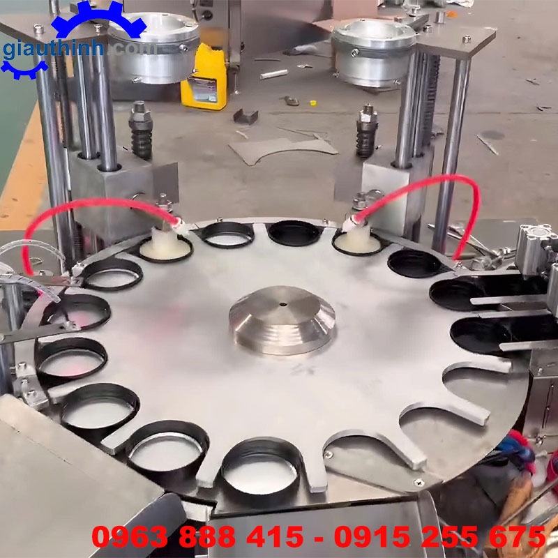 Máy cho màng siêu nhôm vào nắp