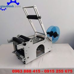 Máy dán nhãn chai nước suối
